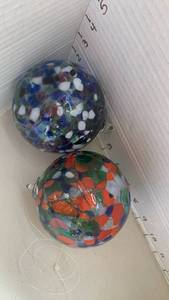 lot 3321 image: Blown glass ornaments