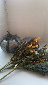 lot 3323 image: Artificial Flowers, metal pumpkin decor and Halloween wig