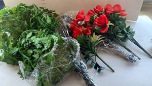 lot 3324 image: Artificial Flower and Greenery