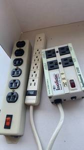lot 3332 image: Lot of 3 Electrical Power Strips