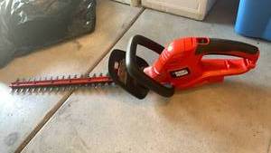lot 3407 image: BlackDecker Electric Hedge Trimmer