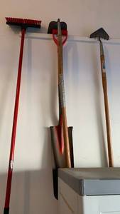 lot 3411 image: Garden hoes, shovel and scrub brush