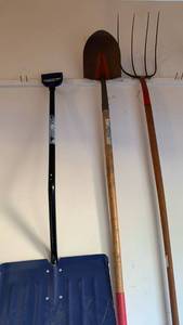 lot 3412 image: Garden Tool Lot Shovel Spade Fork Hand Tools 3 Pieces