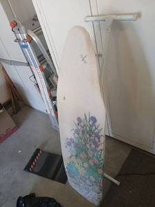 lot 3503 image: Car stop mat and iron board