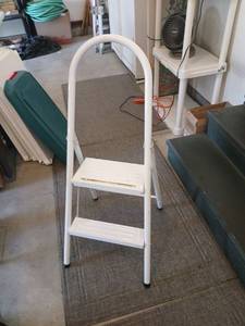 lot 3510 image: Davidson 2-Step Ladder with Handrail