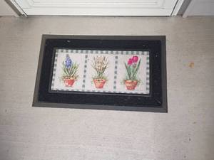 lot 956 image: Welcome Mat with Flowers.  30 x 18