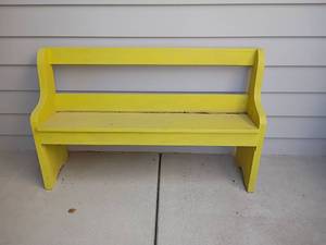 lot 957 image: Yellow Wooden Bench.  32 x 52 x 12