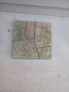 lot 959 image: Decorative Rock.  18 x 18