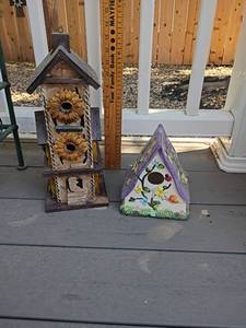 lot 967 image: Decorative Bird Houses