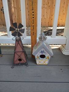 lot 968 image: Decorative Bird Houses