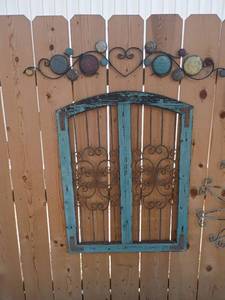 lot 976 image: Metal Yard Decor.   Bottom is 40 x 30.  Top is 44in.
