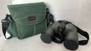 lot 1104 image: Winchester WM10850 Binoculars with Carrying Case