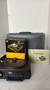 lot 1109 image: Kodak Carousel 850 Projector