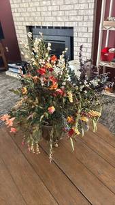 lot 1110 image: Faux Floral Arrangement in Footed Planter 28 inches tall