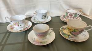 lot 1116 image: Porcelain Teacup and Saucer Set Lot of 5 Floral Decorated