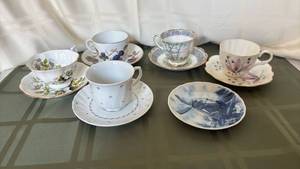 lot 1118 image: Lot of 6 Teacups and Saucers Hand Painted Floral Designs