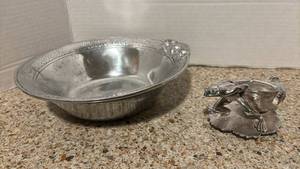 lot 1133 image: L Decorative Pewter Serving Bowl and Frog Dish Server
