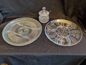 lot 1147 image: Glass Tableware Set 3-Piece Divided Plates Condiment Jar Spoon