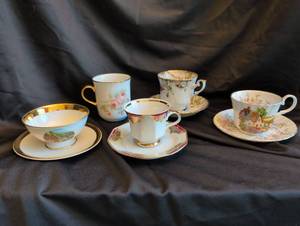 lot 1156 image: Winterling Marktleuthen and more Assorted brands of bone china tea cups with saucers