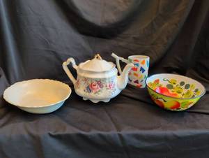 lot 1158 image: Arthur Wood & Son Staffordshire Pottey, enamel bowl, Johnson bro England and more
