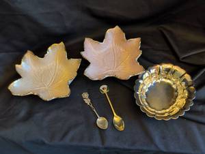 lot 1160 image: California Pottery Leaf-Shaped Dishes Spoons and bowl