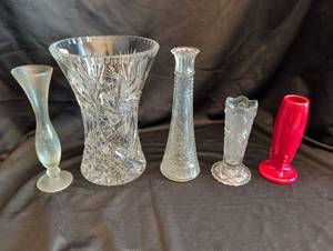 lot 1171 image: Violetta Glassware and misc Vases