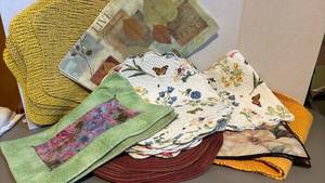 lot 1389 image: Placemats and one table runner