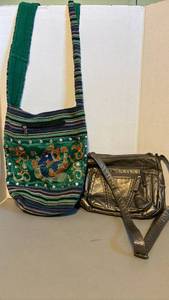 lot 1395 image: 2 Shoulder Bags Embroidered Green Striped and Gold Leather