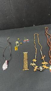 lot 1607 image: Womens jewelry and smart watch band and pins
