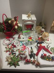 lot 2023 image: Christmas Decor.  A lot of little ornaments