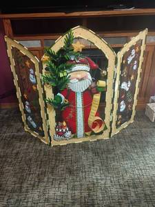 lot 2025 image: Christmas Decor.  Fireplace Screen