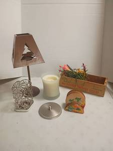 lot 2036 image: Home Decor.  Candle, Holders and More