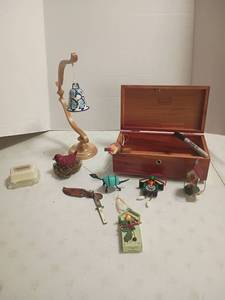 lot 2037 image: Small Lane Cedar Chest and Small Birds