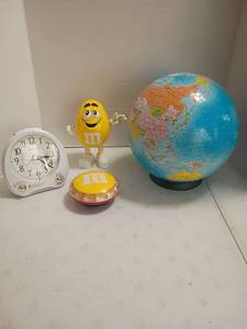 lot 2039 image: M and Ms Collectibles, 3D Globe Puzzle and an Alarm Clock