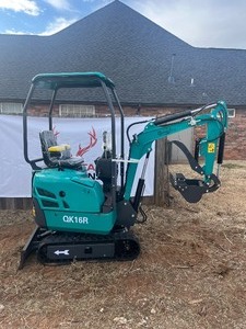 lot 9142 image: Unused CFG QK16R Mini Excavator 15HP Gas w Hydraulic Thumb