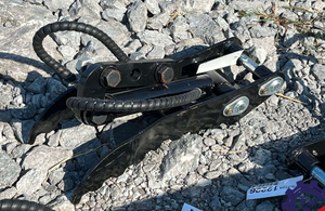lot 9364 image: Unused SD Lanch Hydraulic Thumb Clamp