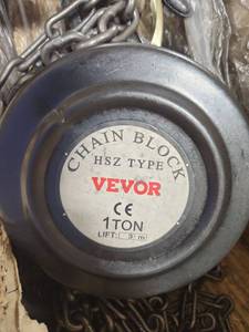 lot 19558 image: VEVOR Hand Chain Hoist - Retail $0