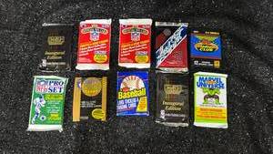 lot 7 image: Lot of 10 Sports Trading Card Packs Baseball Basketball Football Mixed Brands
