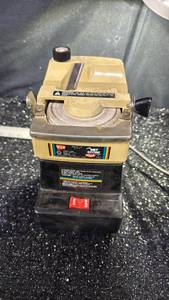 lot 10 image: When Wet Stone Model 2590 Bench Grinder for sharpening Drill Bits.