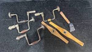 lot 39 image: Hand Crank Braces Set 4 Pieces with Wooden Handles