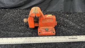 lot 73 image: Wilton Bench Vise