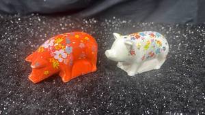 lot 78 image: 2 Ceramic Pig Figurines with Floral Decoration Red and White salt and paper shakers