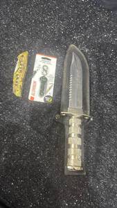 lot 89 image: 3-Piece Knife Lot with Yellow Folding Knife NiteMize Carabiner