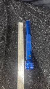 lot 97 image: Blue mag-lite Flashlight with Textured Grip and Adjustable Beam