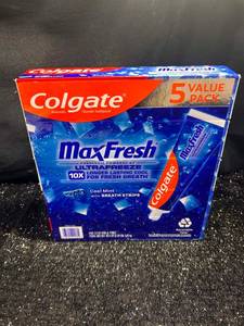 lot 121 image: Colgate MaxFresh Ultrafreeze Fluoride Toothpaste 5 Pack 7.3 oz