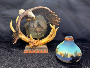 lot 128 image: Eagle with Scenic Vase Decorative Collectible Set 2 Pieces