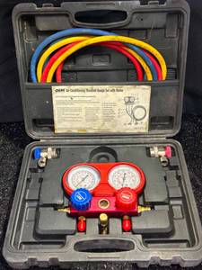 lot 137 image: OEM Air Conditioning Manifold Gauge Set with Hoses R134a