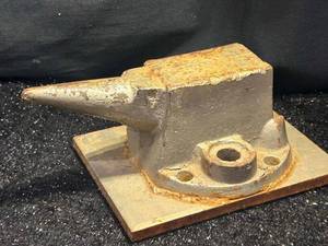lot 140 image: Anvil Top with Mounting Base
