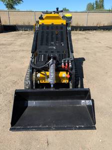 lot 6946 image: Perkins CFG Industrial KJT27 Skid Steer Loader with Bucket