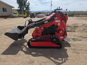 lot 6988 image: Solanch SSL60 Mini Track Skid Steer Loader with Bucket